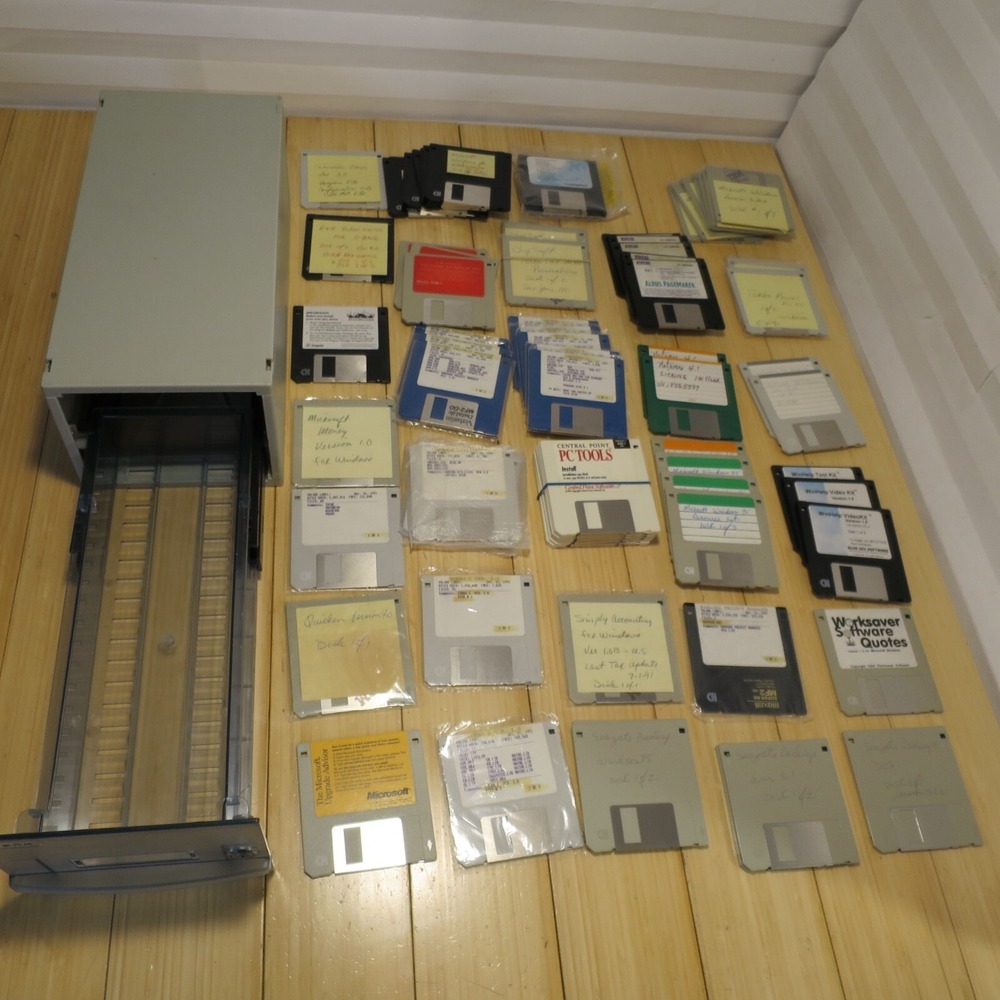 Untested Lot of PC Computer Software 3.5 in.‎ Floppy Disks w. Banx Storage Caddy